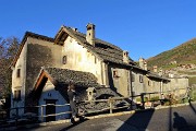 14 Case antiche  tipiche valdimagnine con tetti a piode